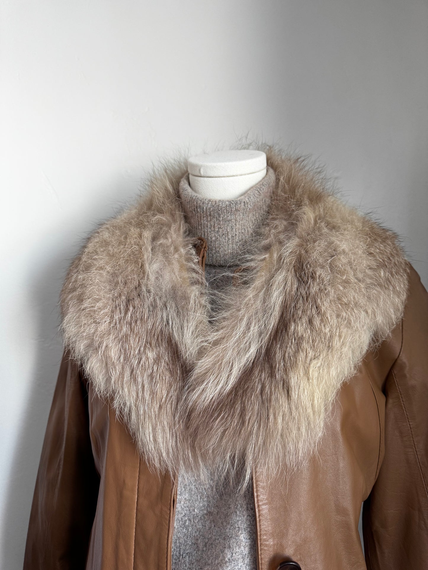 Beige Vintage Neck Fur