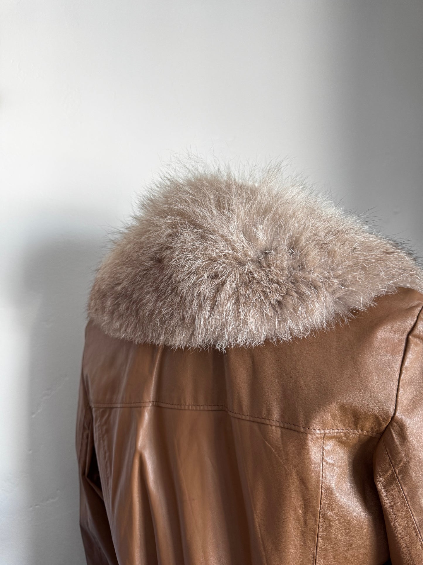 Beige Vintage Neck Fur