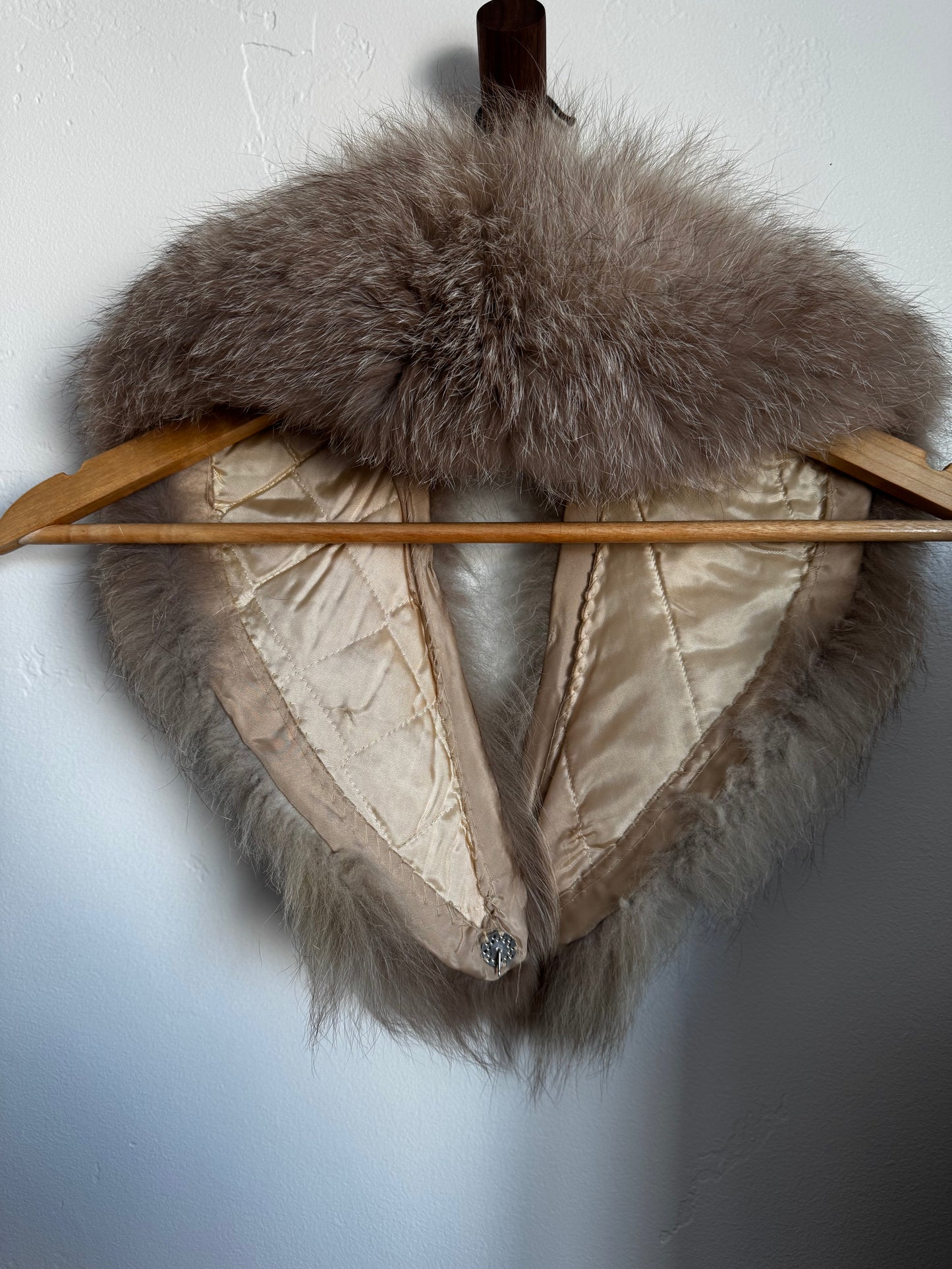 Beige Vintage Neck Fur